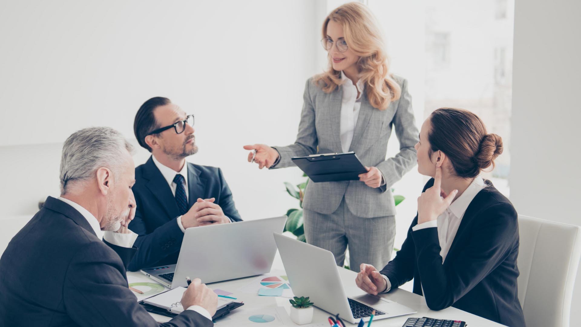 2022-Kit_Convene-StockImages_MENAT-Q2_Meeting20